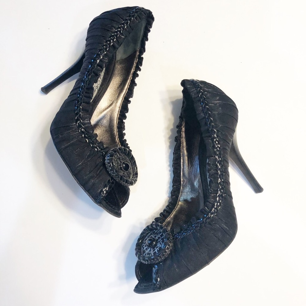 Stunning $500 Angeleigh Anastasio black heels sz 6